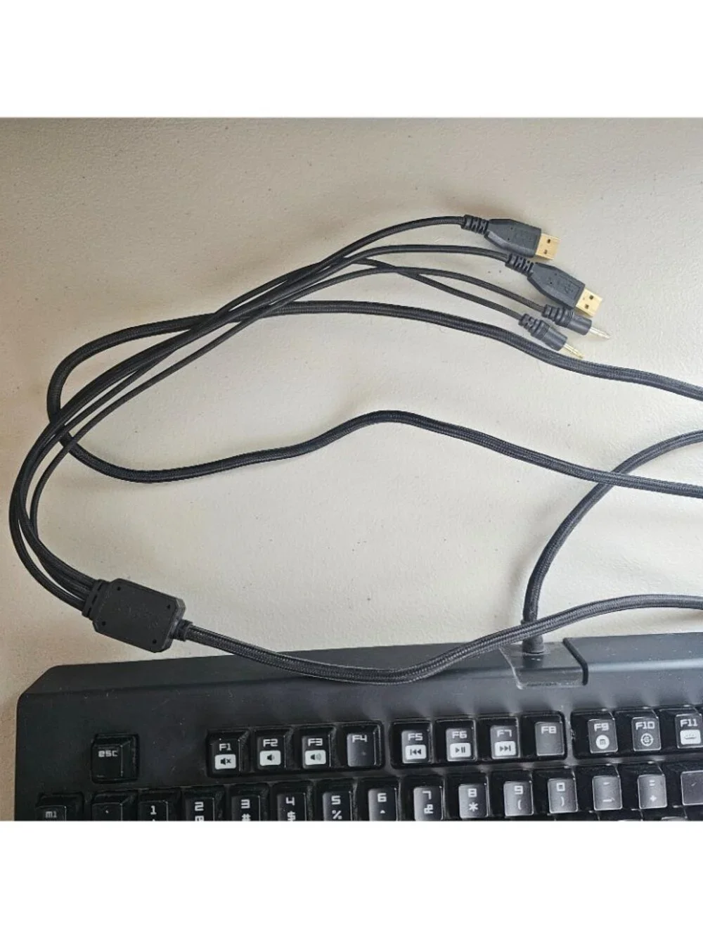 READ Razer BlackWidow Chroma Mechanical Gaming Keyboard RZ03-0122 USB Audio